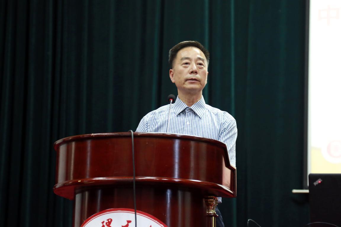 傑出校友王山為黨校第四期培訓班作專題報告（王博攝）
